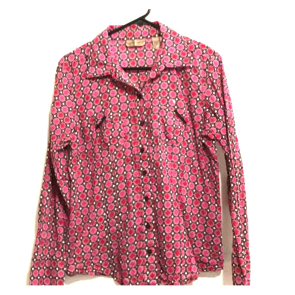 Pink print button down shirt with nice details